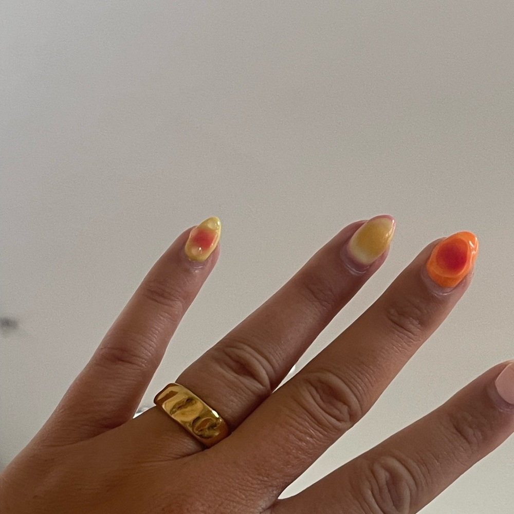 Gold Ring - Picture 2 of 3